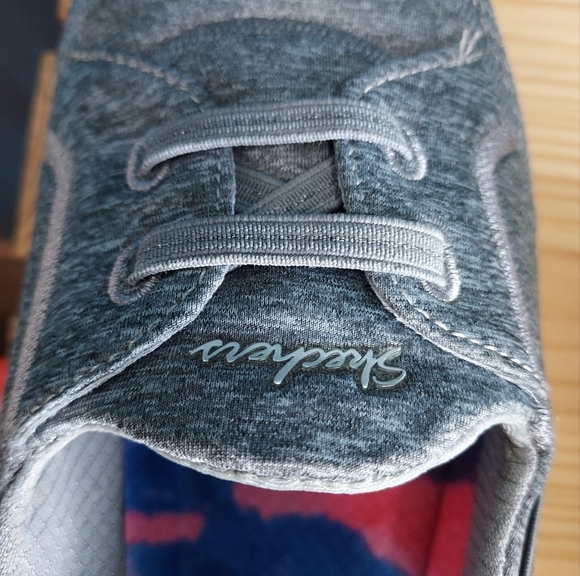 SKECHERS womans 7.5. - Picture 8 of 10